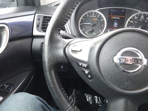 Used 2019 Nissan Sentra SR image 12