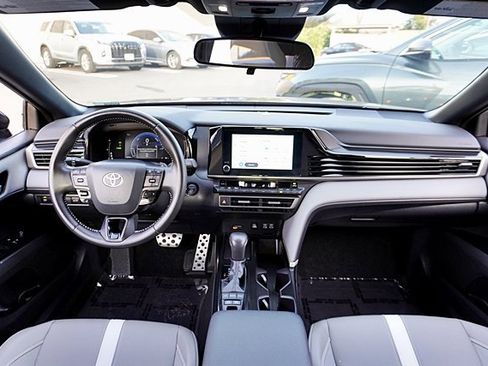 Used 2025 Toyota Camry SE image 16