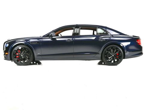 Used 2022 Bentley Flying Spur V8 image 35