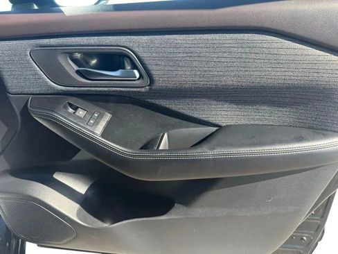 Used 2023 Nissan Rogue SV image 15