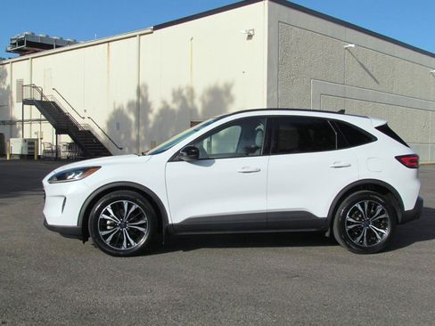 Used 2022 Ford Escape SE w/ SE Sport Appearance Package FWD image 6