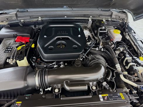 Used 2025 Jeep Wrangler Unlimited Rubicon AWD/4WD image 26