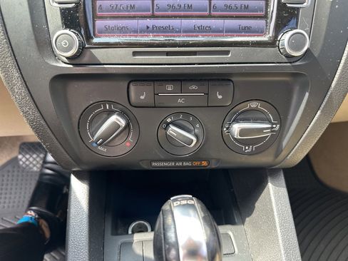 Used 2012 Volkswagen Jetta TDI image 21