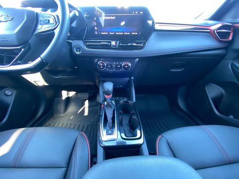 Used 2025 Chevrolet TrailBlazer RS w/ Convenience Package image 3