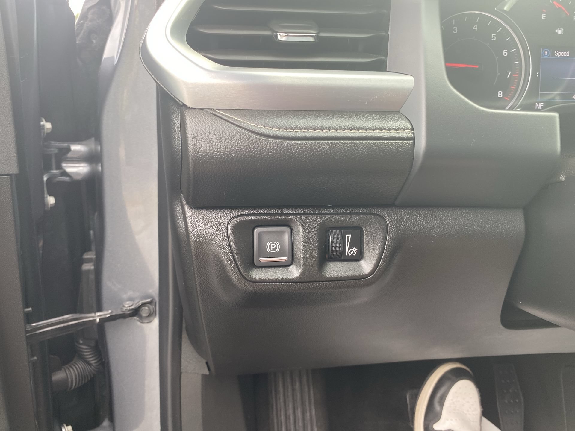Used 2020 GMC Acadia SLE FWD image 18