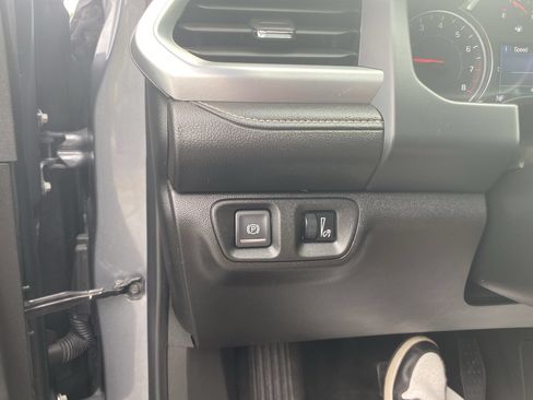 Used 2020 GMC Acadia SLE FWD image 18