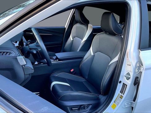 Used 2025 Toyota Camry SE image 17