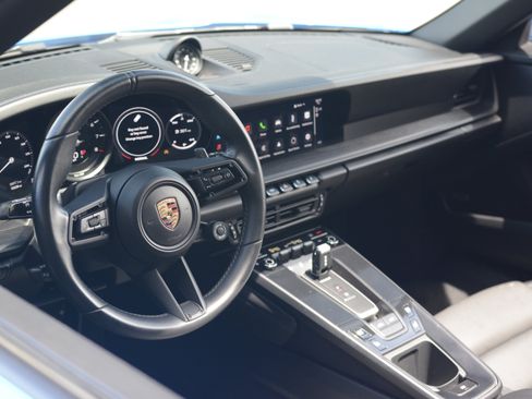 Certified 2022 Porsche 911 Targa 4 GTS AWD/4WD image 17