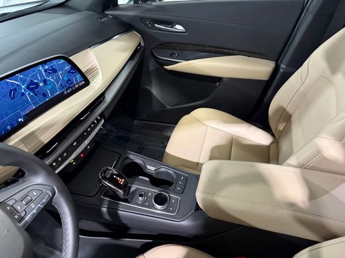 Certified 2025 Cadillac XT4 Premium Luxury image 31