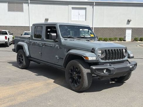 Used 2024 Jeep Gladiator Sport AWD/4WD image 7