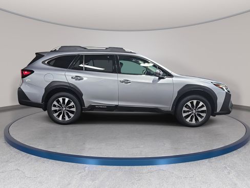 Used 2025 Subaru Outback Touring AWD/4WD image 4
