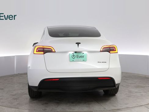 Used 2024 Tesla Model Y Long Range AWD/4WD image 15