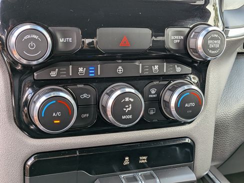 Used 2024 RAM 1500 Laramie AWD/4WD image 31