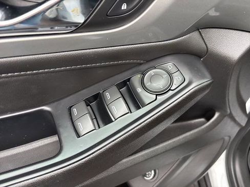 Used 2023 Chevrolet Traverse LT image 14