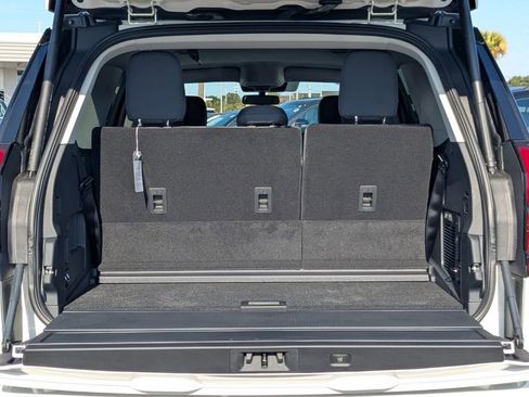 New 2025 Ford Expedition Active image 13