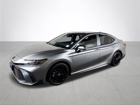 Used 2025 Toyota Camry SE w/ Convenience Package AWD/4WD image 2