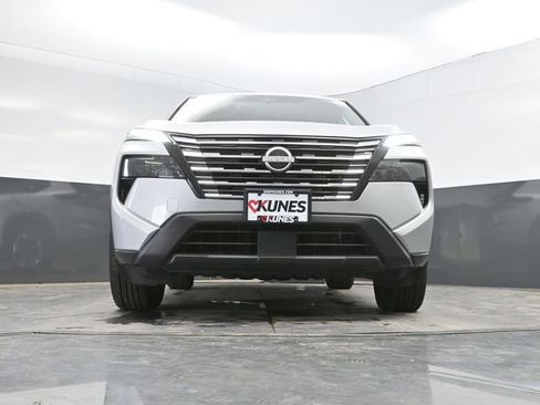 Used 2025 Nissan Rogue SV AWD/4WD image 45