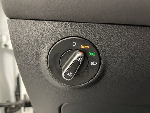 New 2026 Volkswagen Taos SE image 20