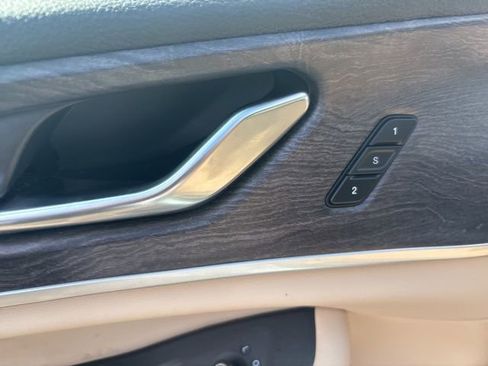 Used 2024 Jeep Grand Cherokee L Limited w/ Black Appearance Package image 33