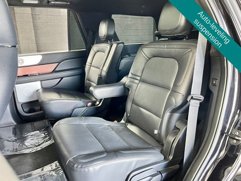 Used 2022 Lincoln Navigator Reserve AWD/4WD image 11