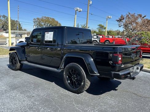 Used 2022 Jeep Gladiator Overland AWD/4WD image 5