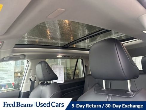 Used 2025 Toyota Grand Highlander AWD image 21