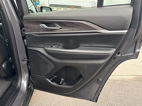 Certified 2024 Jeep Grand Cherokee Limited image 29