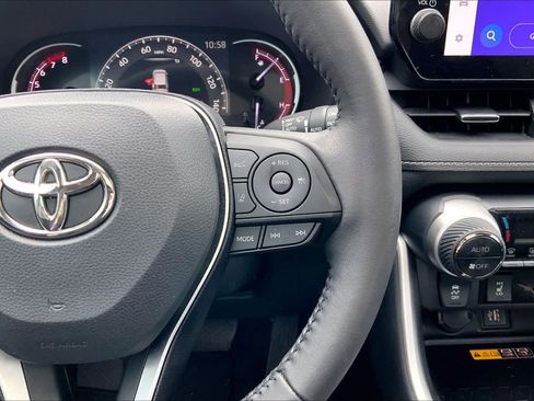 Used 2023 Toyota RAV4 XLE Premium image 24
