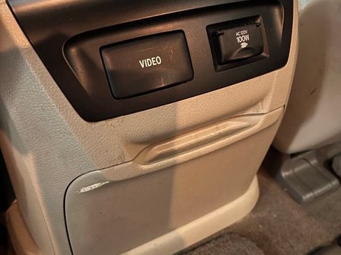 Used 2016 Toyota Sienna XLE Premium FWD image 18