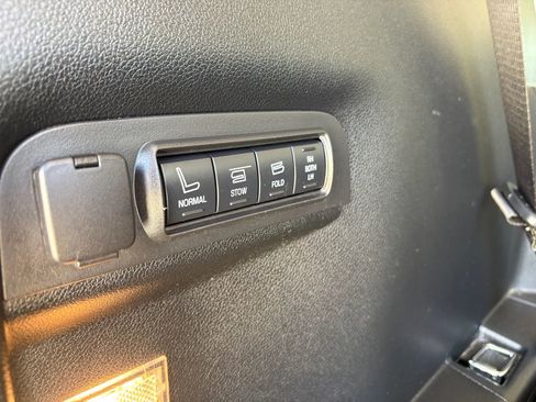 Used 2017 Ford Explorer Platinum AWD/4WD image 36