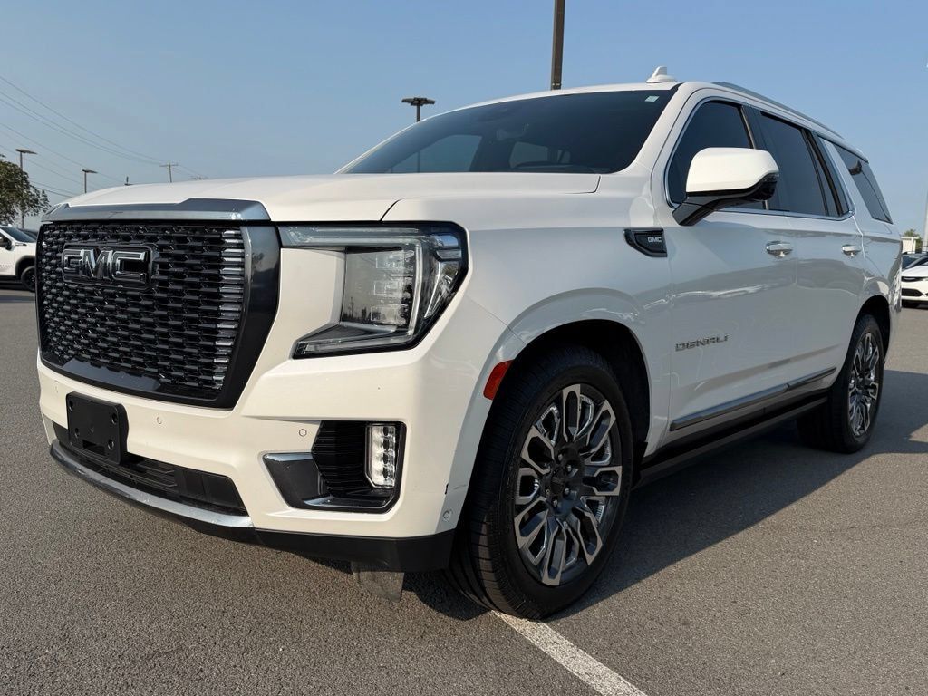 Used 2023 GMC Yukon Denali Ultimate AWD/4WD image 3