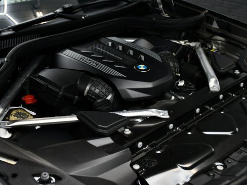 Used 2022 BMW X7 M50i w/ Executive Package image 14
