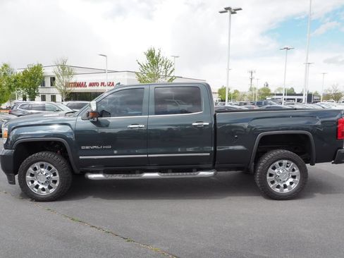 Used 2017 GMC Sierra 2500 Denali w/ Duramax Plus Package AWD/4WD image 8