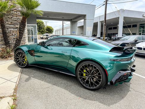 Used 2023 Aston Martin V8 Vantage Coupe RWD image 3