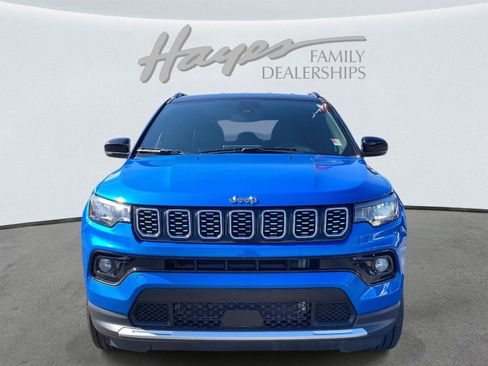 Certified 2025 Jeep Compass Limited image 11