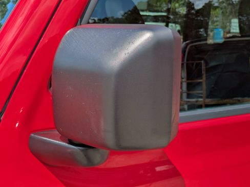 Used 2019 Jeep Wrangler Unlimited Sahara AWD/4WD image 30