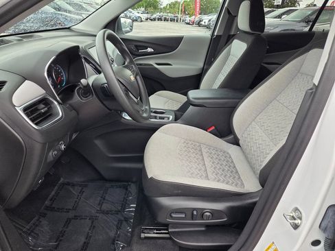 Used 2024 Chevrolet Equinox LS w/ LS Convenience Package FWD image 4