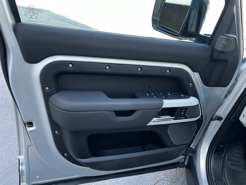 Used 2020 Land Rover Defender 110 First Edition AWD/4WD image 20