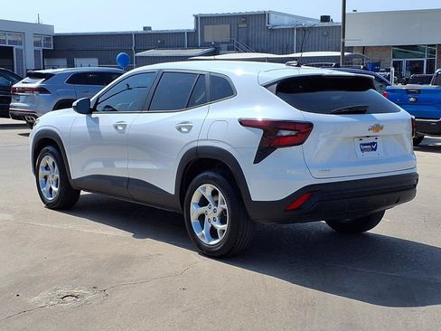 Used 2026 Chevrolet Trax LS w/ LS Convenience Package FWD image 6