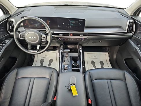 Used 2024 Kia Sorento EX w/ Panoramic Sunroof Package image 12