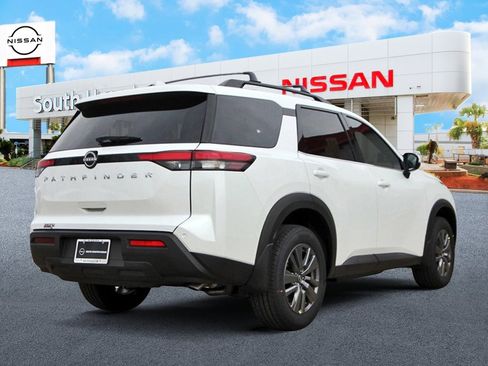 New 2025 Nissan Pathfinder SV image 4
