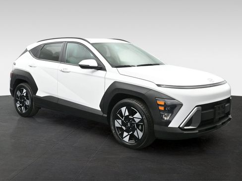 Certified 2024 Hyundai Kona SEL FWD image 6