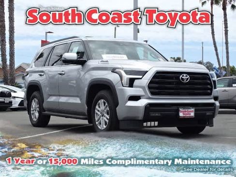 Used 2025 Toyota Sequoia SR5 AWD/4WD image 1