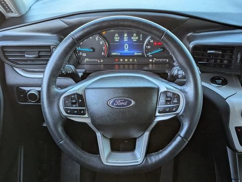 Used 2023 Ford Explorer XLT image 12