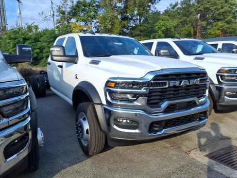 New 2026 RAM 5500 Tradesman w/ Chrome Appearance Group image 2