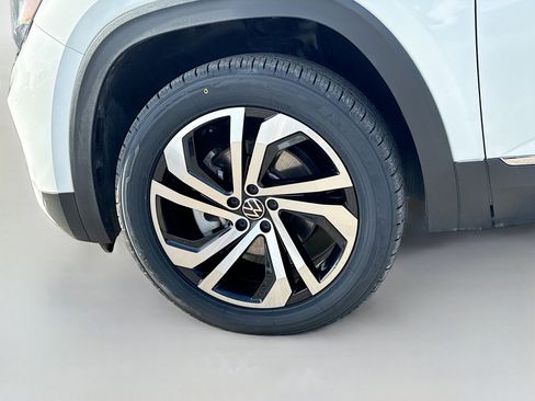 Used 2022 Volkswagen Atlas Cross Sport SEL AWD/4WD image 43