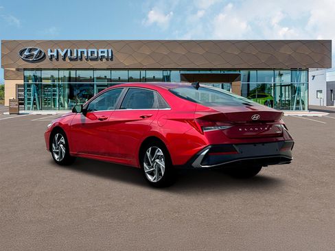 Used 2025 Hyundai Elantra Limited FWD image 5