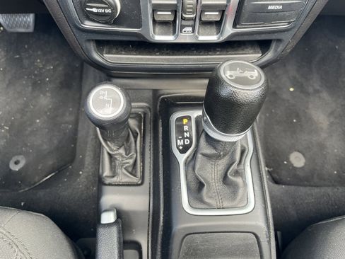 Used 2019 Jeep Wrangler Unlimited Sport S AWD/4WD image 19