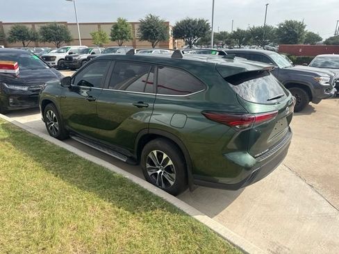 Used 2024 Toyota Highlander XLE FWD image 5