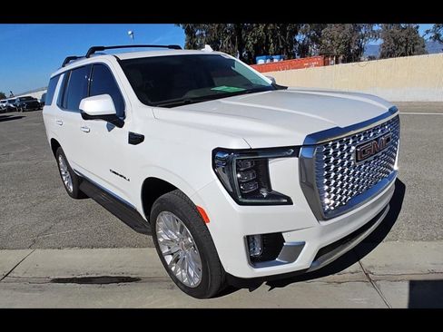 Used 2024 GMC Yukon Denali w/ Advanced Technology Package image 2